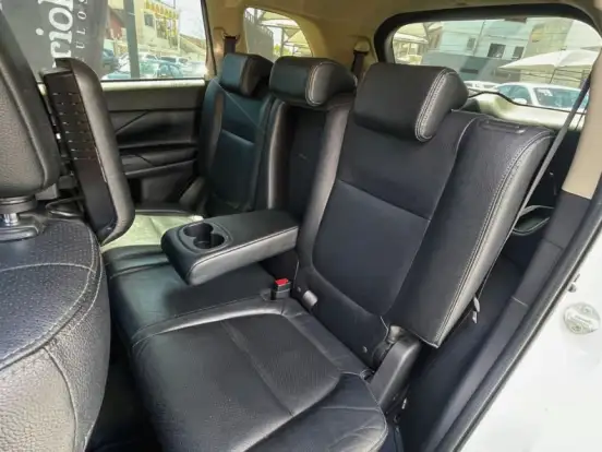 MITSUBISHI-OUTLANDER-3.0 GT 4X4 V6 24V GASOLINA 4P AUTOMÁTICO MITSUBISHI-OUTLANDER-2016