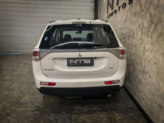 MITSUBISHI-OUTLANDER-3.0 GT 4X4 V6 24V GASOLINA 4P AUTOMÁTICO MITSUBISHI-OUTLANDER-2013