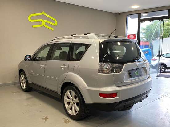 MITSUBISHI-OUTLANDER-3.0 GT 4X4 V6 24V GASOLINA 4P AUTOMÁTICO MITSUBISHI-OUTLANDER-2009