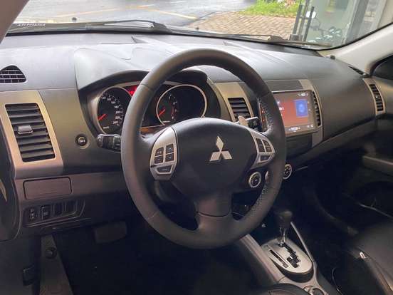 MITSUBISHI-OUTLANDER-2009