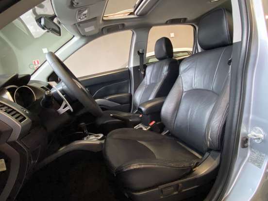 MITSUBISHI-OUTLANDER-2009