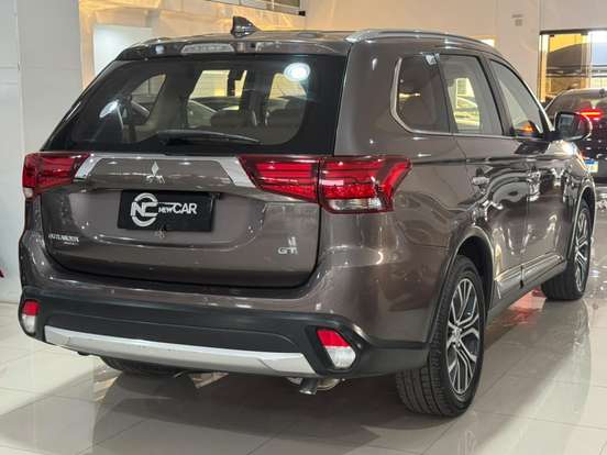 MITSUBISHI-OUTLANDER-2017