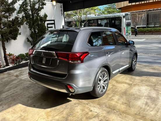 MITSUBISHI-OUTLANDER-3.0 GT 4X4 V6 24V GASOLINA 4P AUTOMÁTICO MITSUBISHI-OUTLANDER-2018