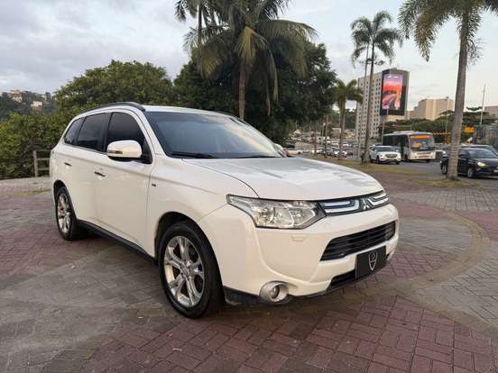 MITSUBISHI-OUTLANDER-3.0 GT 4X4 V6 24V GASOLINA 4P AUTOMÁTICO MITSUBISHI-OUTLANDER-2014