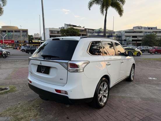 MITSUBISHI-OUTLANDER-2014