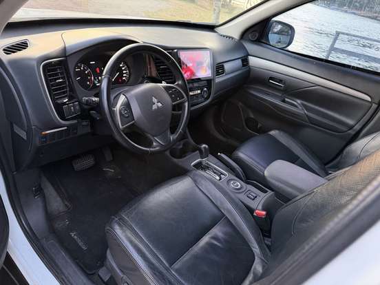 MITSUBISHI-OUTLANDER-3.0 GT 4X4 V6 24V GASOLINA 4P AUTOMÁTICO MITSUBISHI-OUTLANDER-2014