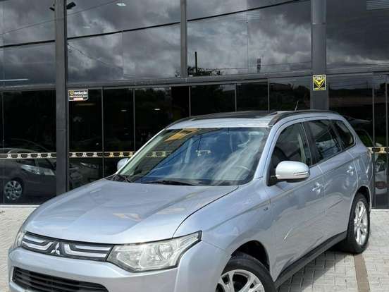 MITSUBISHI-OUTLANDER-3.0 GT 4X4 V6 24V GASOLINA 4P AUTOMÁTICO MITSUBISHI-OUTLANDER-2014