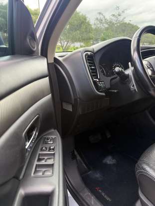 MITSUBISHI-OUTLANDER-2014