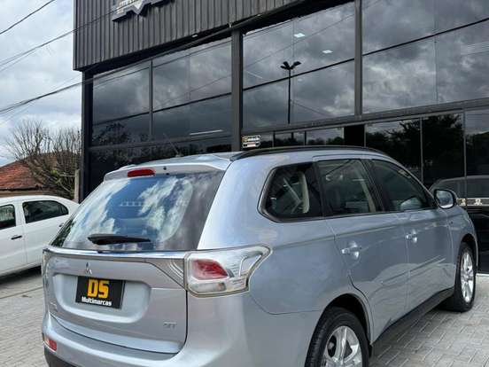MITSUBISHI-OUTLANDER-3.0 GT 4X4 V6 24V GASOLINA 4P AUTOMÁTICO MITSUBISHI-OUTLANDER-2014