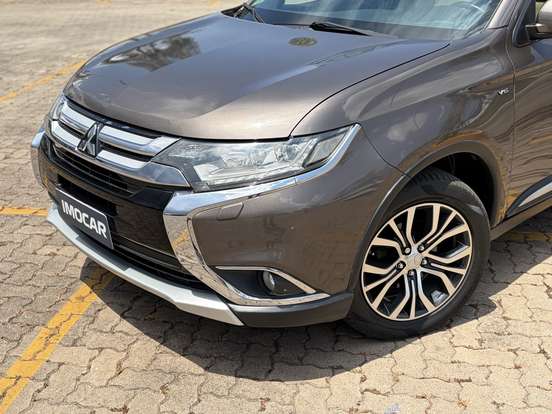 MITSUBISHI-OUTLANDER-2015
