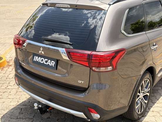 MITSUBISHI-OUTLANDER-2015