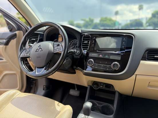 MITSUBISHI-OUTLANDER-3.0 GT 4X4 V6 24V GASOLINA 4P AUTOMÁTICO MITSUBISHI-OUTLANDER-2015