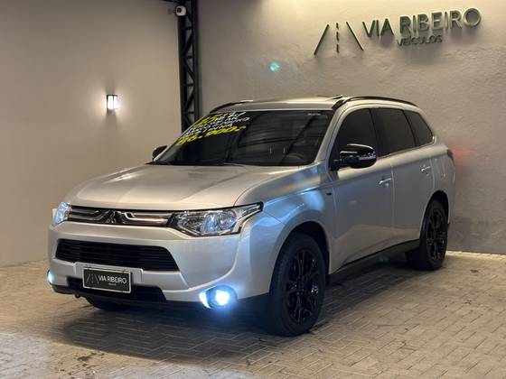 MITSUBISHI OUTLANDER 3.0 GT 4X4 V6 24V GASOLINA 4P AUTOMÁTICO