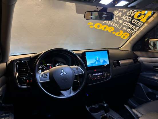 MITSUBISHI-OUTLANDER-2014