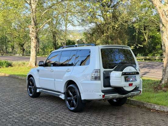 MITSUBISHI-PAJERO FULL-3.2 HPE 4X4 16V TURBO INTERCOOLER DIESEL 4P AUTOMÁTICO MITSUBISHI-PAJERO FULL-2013