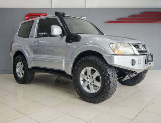 MITSUBISHI PAJERO FULL 3.8 4X4 V6 24V GASOLINA 2P AUTOMÁTICO
