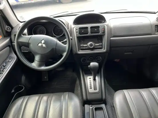 MITSUBISHI-PAJERO TR4-2.0 4X2 16V 140CV FLEX 4P AUTOMÁTICO MITSUBISHI-PAJERO TR4-2013
