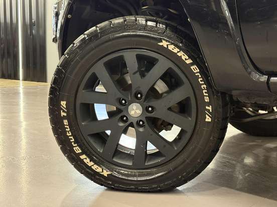 MITSUBISHI-PAJERO TR4-2.0 4X4 16V 140CV FLEX 4P AUTOMÁTICO MITSUBISHI-PAJERO TR4-2012