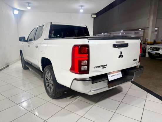 MITSUBISHI-TRITON-2.4 BITURBO DIESEL CD HPE 4X4 AUTOMÁTICO MITSUBISHI-TRITON-2025