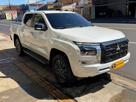 MITSUBISHI-TRITON-2025
