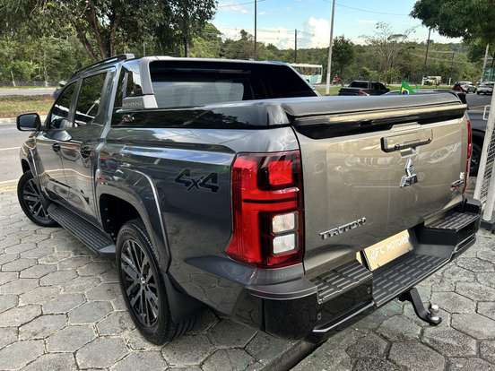 MITSUBISHI-TRITON-2025