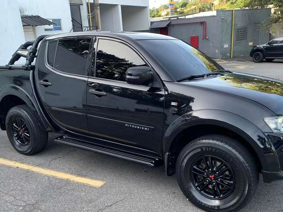 MITSUBISHI-L200 TRITON-3.5 HPE 4X4 CD V6 24V FLEX 4P AUTOMÁTICO MITSUBISHI-L200 TRITON-2014