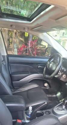 MITSUBISHI-OUTLANDER-2011