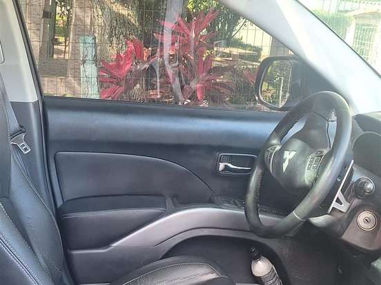 MITSUBISHI-OUTLANDER-2.0 16V GASOLINA 4P AUTOMÁTICO MITSUBISHI-OUTLANDER-2011