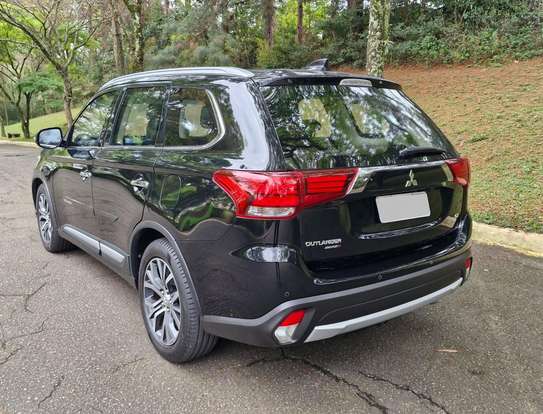 MITSUBISHI-OUTLANDER-2018