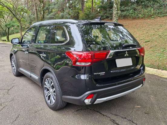 MITSUBISHI-OUTLANDER-3.0 GT 4X4 V6 24V GASOLINA 4P AUTOMÁTICO MITSUBISHI-OUTLANDER-2018
