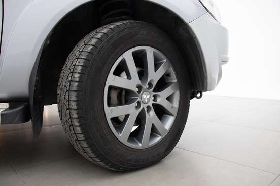 MITSUBISHI-PAJERO TR4-2012