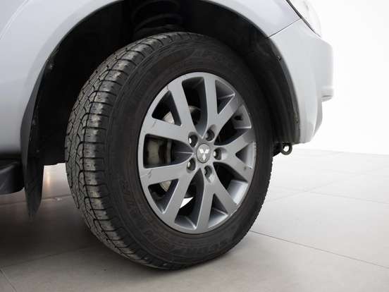 MITSUBISHI-PAJERO TR4-2.0 4X2 16V 140CV FLEX 4P AUTOMÁTICO MITSUBISHI-PAJERO TR4-2012