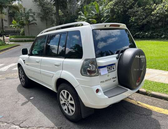 MITSUBISHI-PAJERO TR4-2012
