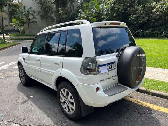 MITSUBISHI-PAJERO TR4-2.0 4X4 16V 140CV FLEX 4P AUTOMÁTICO MITSUBISHI-PAJERO TR4-2012
