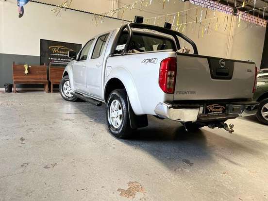NISSAN-FRONTIER-2.5 PLATINUM 4X4 CD TURBO ELETRONIC DIESEL 4P AUTOMÁTICO NISSAN-FRONTIER-2014