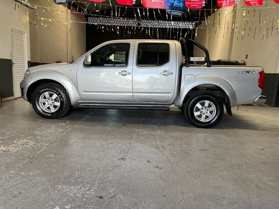 NISSAN-FRONTIER-2.5 PLATINUM 4X4 CD TURBO ELETRONIC DIESEL 4P AUTOMÁTICO NISSAN-FRONTIER-2014