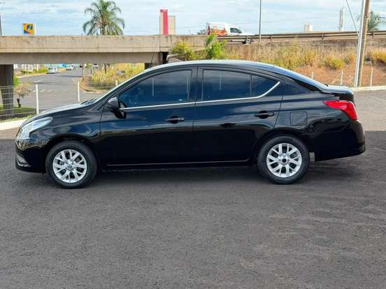 NISSAN-VERSA-2020