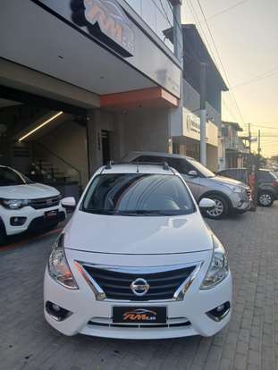 NISSAN-VERSA-2020