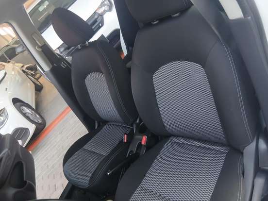 NISSAN-VERSA-2020