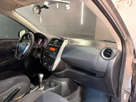NISSAN-VERSA-2017