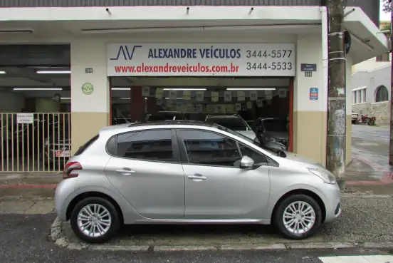 PEUGEOT-208-2017