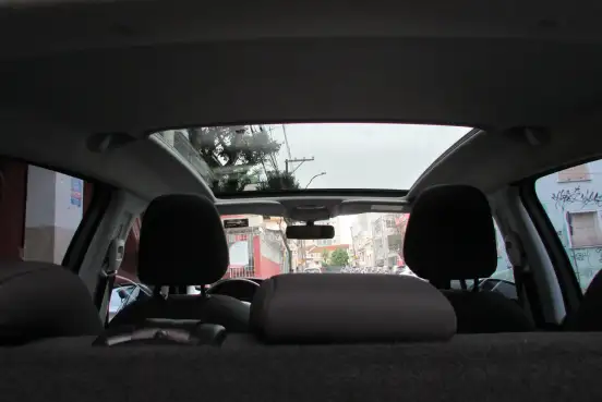 PEUGEOT-208-2017