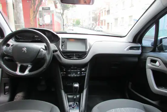 PEUGEOT-208-2017