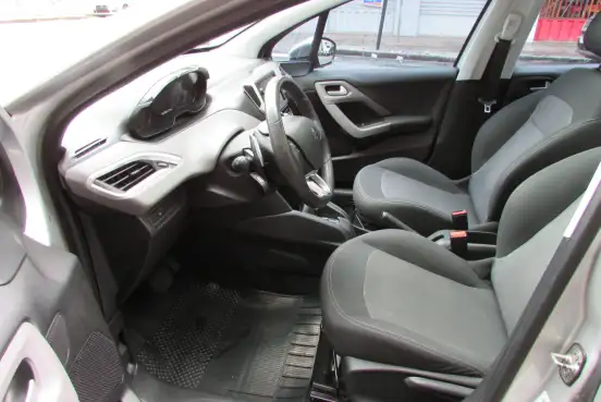 PEUGEOT-208-2017