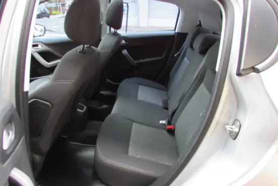 PEUGEOT-208-2017