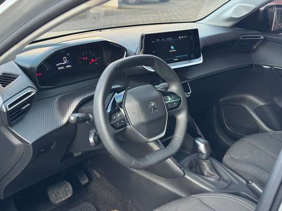 PEUGEOT-208-2021