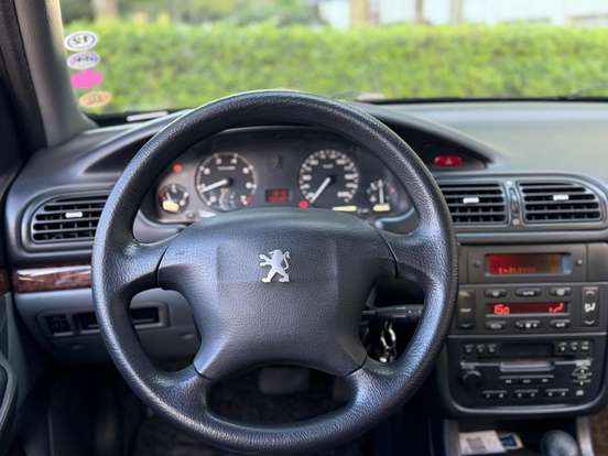 PEUGEOT-406-2.0 ST SEDAN 16V GASOLINA 4P AUTOMÁTICO PEUGEOT-406-2001