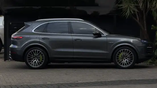 PORSCHE-CAYENNE-2022