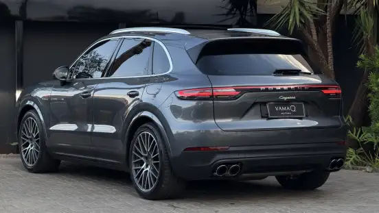 PORSCHE-CAYENNE-2022