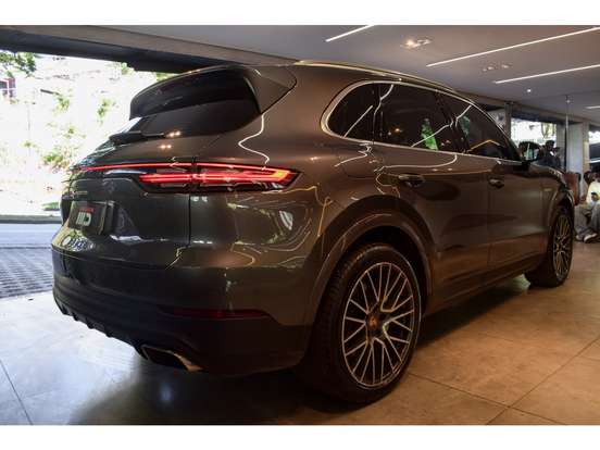 PORSCHE-CAYENNE-2019